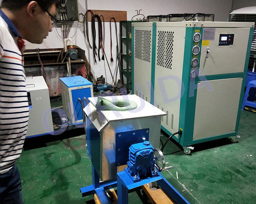 Bon prix Système de refroidissement par eau pour four de fusion à induction avec creuset en graphite, alimentation triphasée AC 380V 50Hz, conçu pour la fusion des métaux en ligne