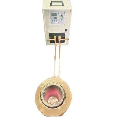 Bon prix Équipement de four à induction à fusion à fonctionnement fluide offrant une capacité de fusion de 10KG et 50KG conçu pour les tâches de fusion de métaux en ligne