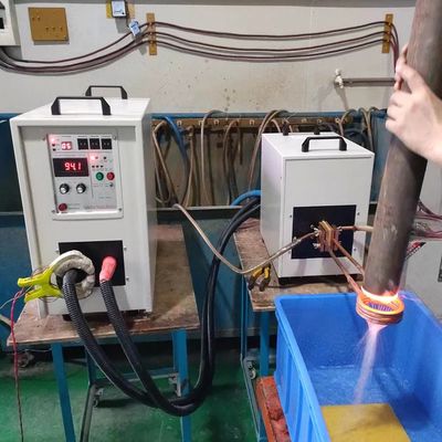Bon prix Chauffage par induction haute fréquence de type vertical certifié CE avec IGBT Infineon pour un chauffage et une trempe efficaces en ligne