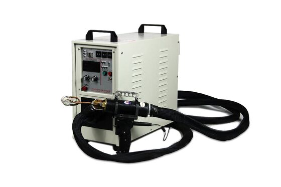 Machine de chauffage par induction à haute fréquence de type poignée avec module IGBT à cycle de fonctionnement à 100% et câbles 4,5 M