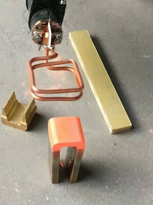 Machine de chauffage par induction à haute fréquence portative de 40 kW avec cycle de fonctionnement à 100% pour le traitement des métaux