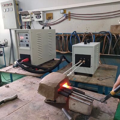 Bon prix Machine de chauffage par induction à fréquence ultrasonique Sf-25kw pour le forgeage à chaud de barres d'acier en ligne